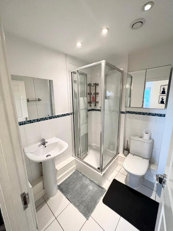 2 Bedroom Apartment Near Olympic Park With Free Parking London Luaran gambar